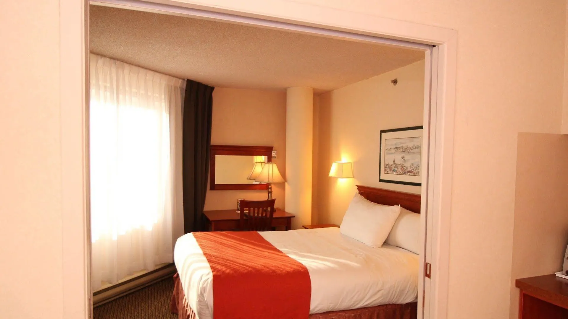 Hotel Chrome Montreal Centre-Ville 3*,