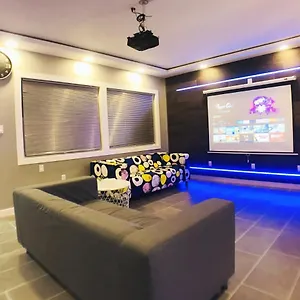 Modern, Cheerful 2bd 1br Apt+free Parking Apartment Halifax