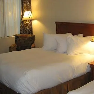 Hotel Chrome Montreal Centre-Ville 3*,